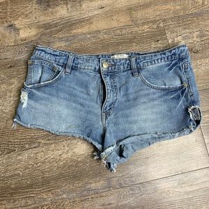 FREE PEOPLE DISTRESSED DENIM SHORTS SIZE 30